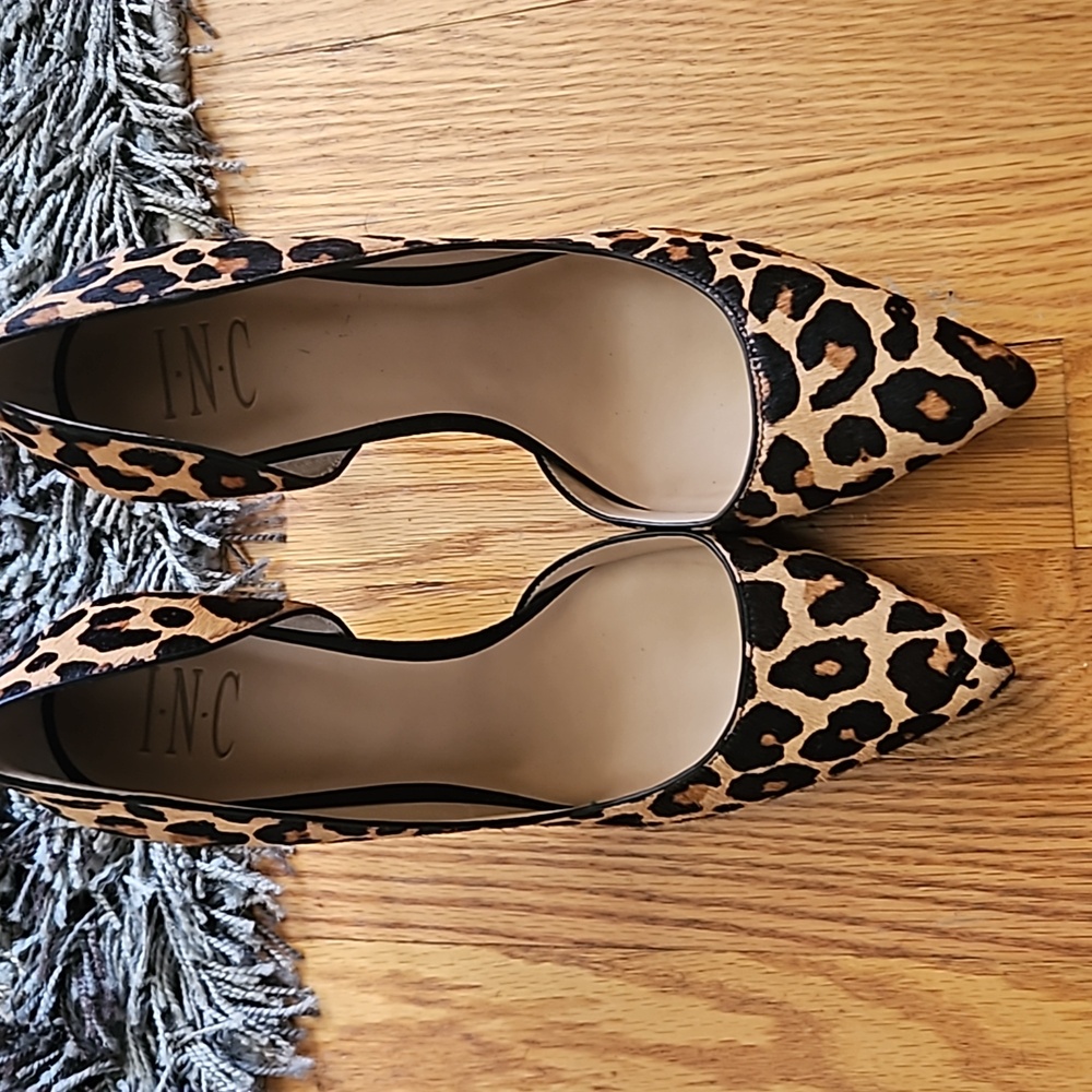 INC leopard print pumps 8.5